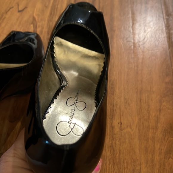 Black heels, Size 7B - Picture 7 of 7